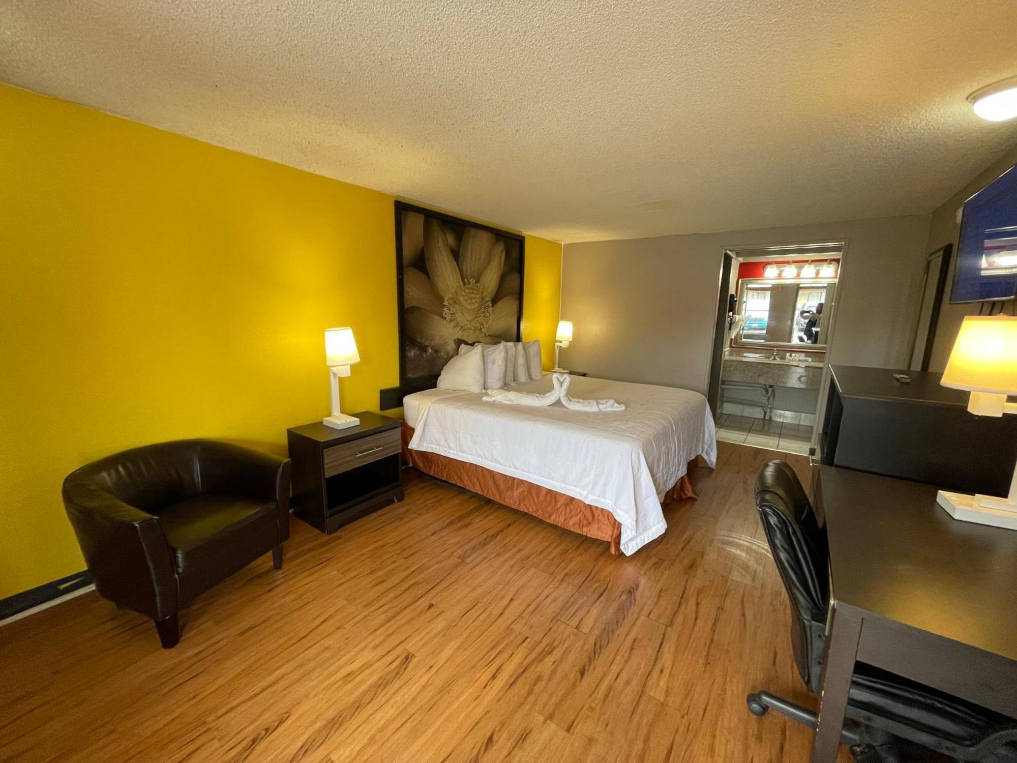 Hotel Super 8 By Wyndham Monroe Exterior foto
